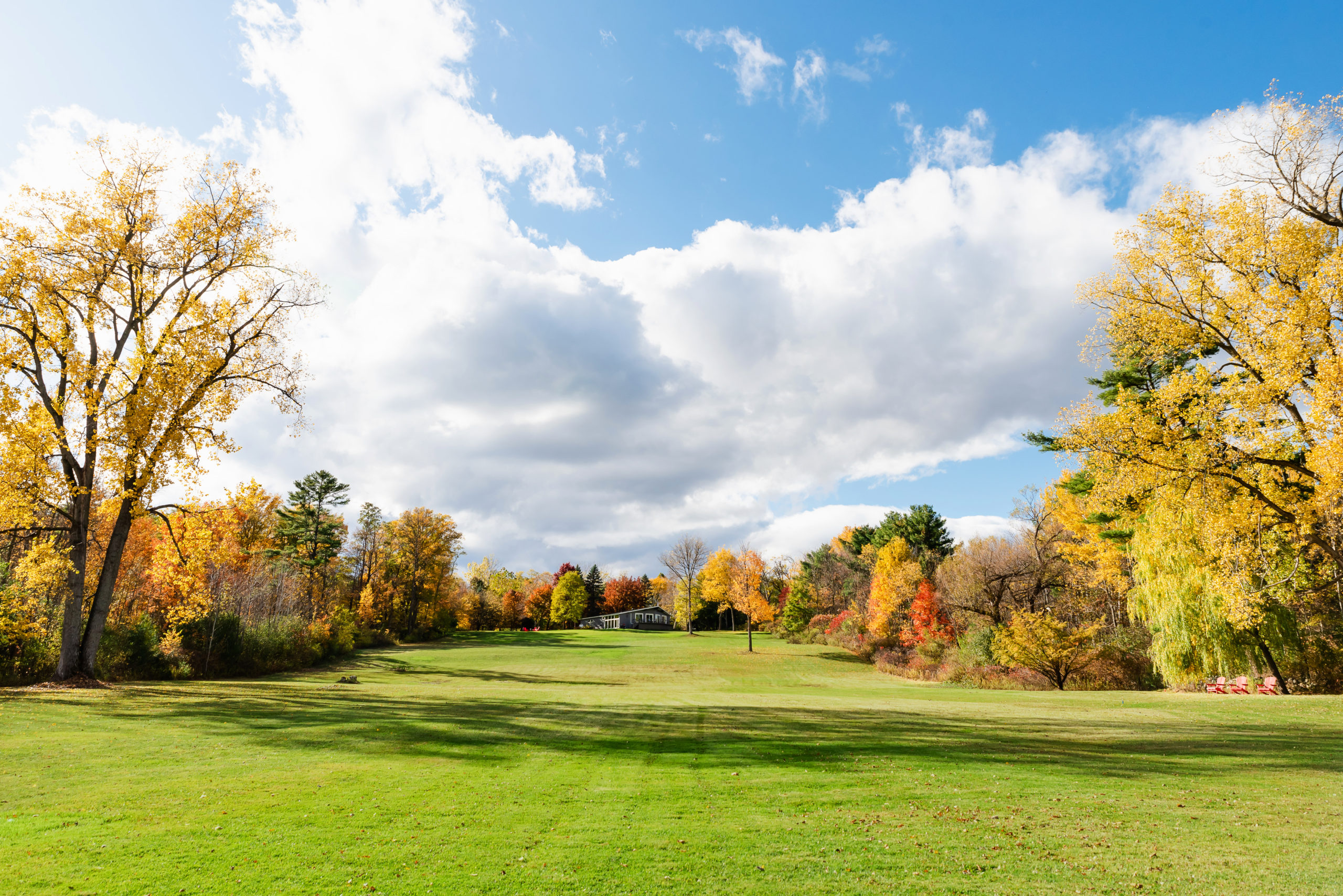 The fall foliage here delights the eyes.